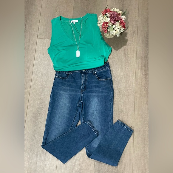 Tahari Denim - Tahari Chloe Fit Solution Skinny Blue Jeans Denim 27” inseam 8/29